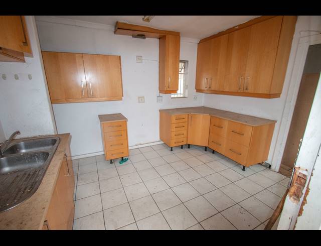 480M² OFFICE TO LET IN PARKMORE